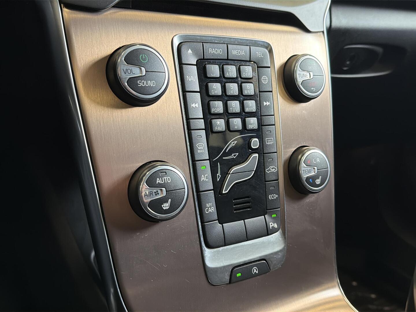 VOLVO V40 Cross Country 2016