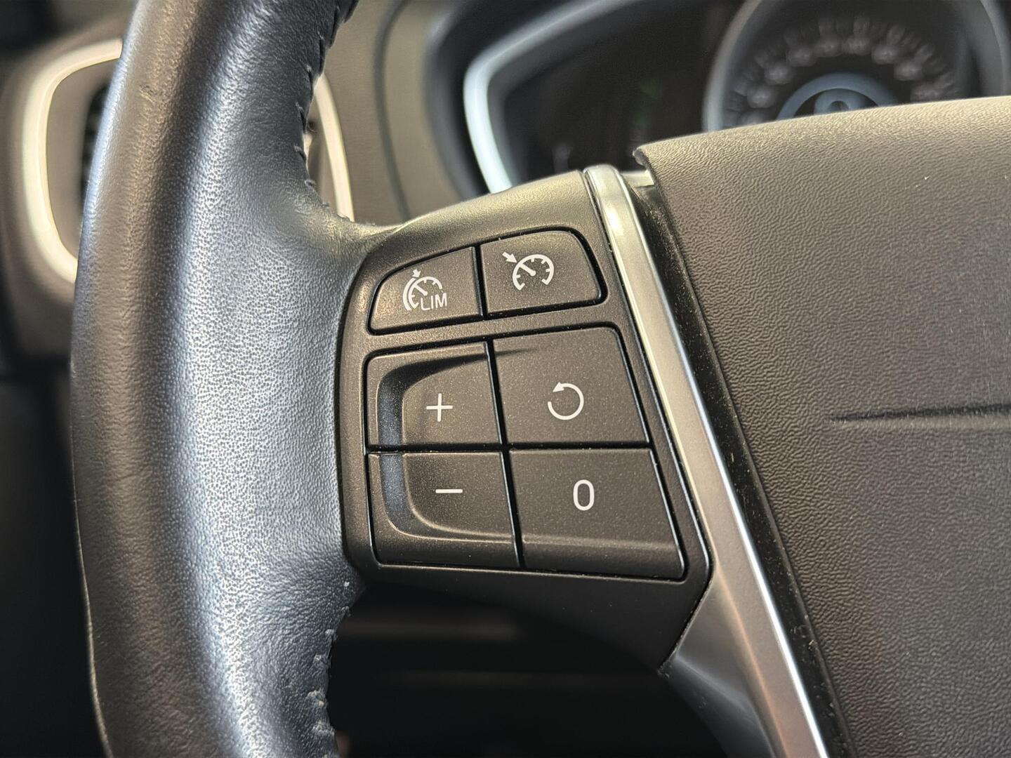 VOLVO V40 Cross Country 2016