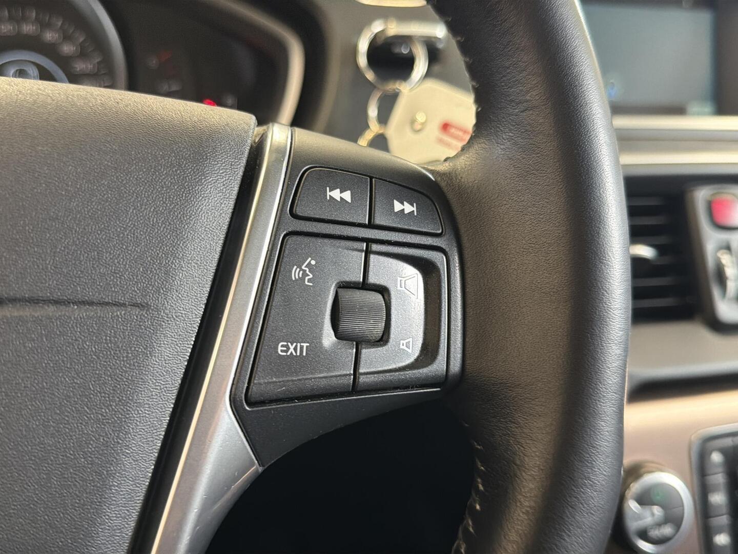 VOLVO V40 Cross Country 2016