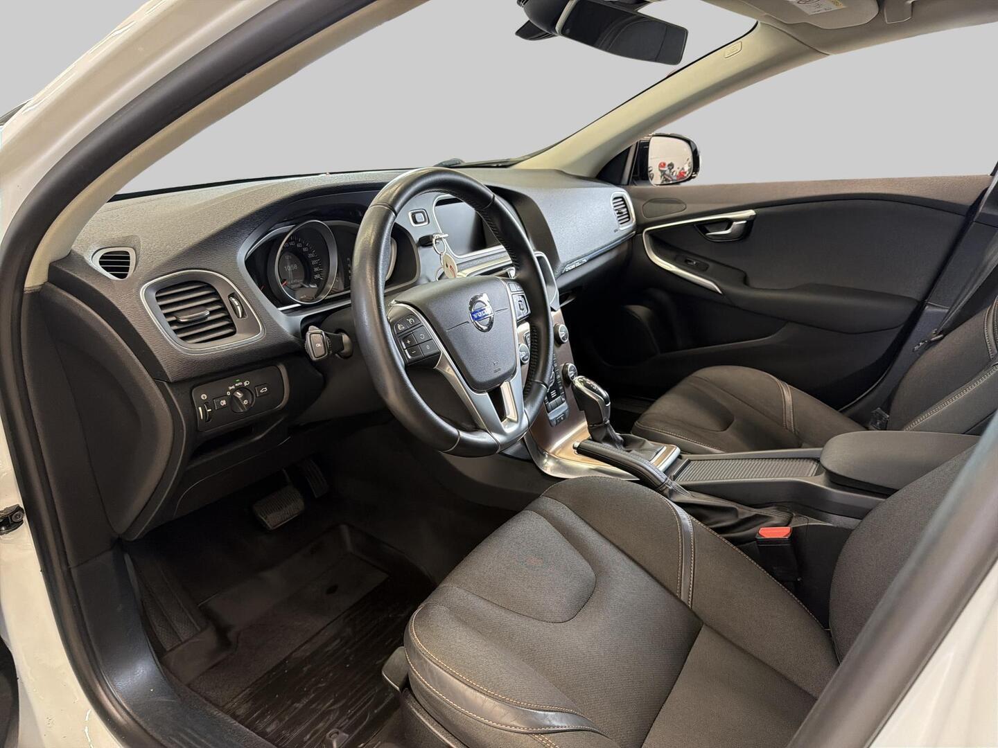 VOLVO V40 Cross Country 2016