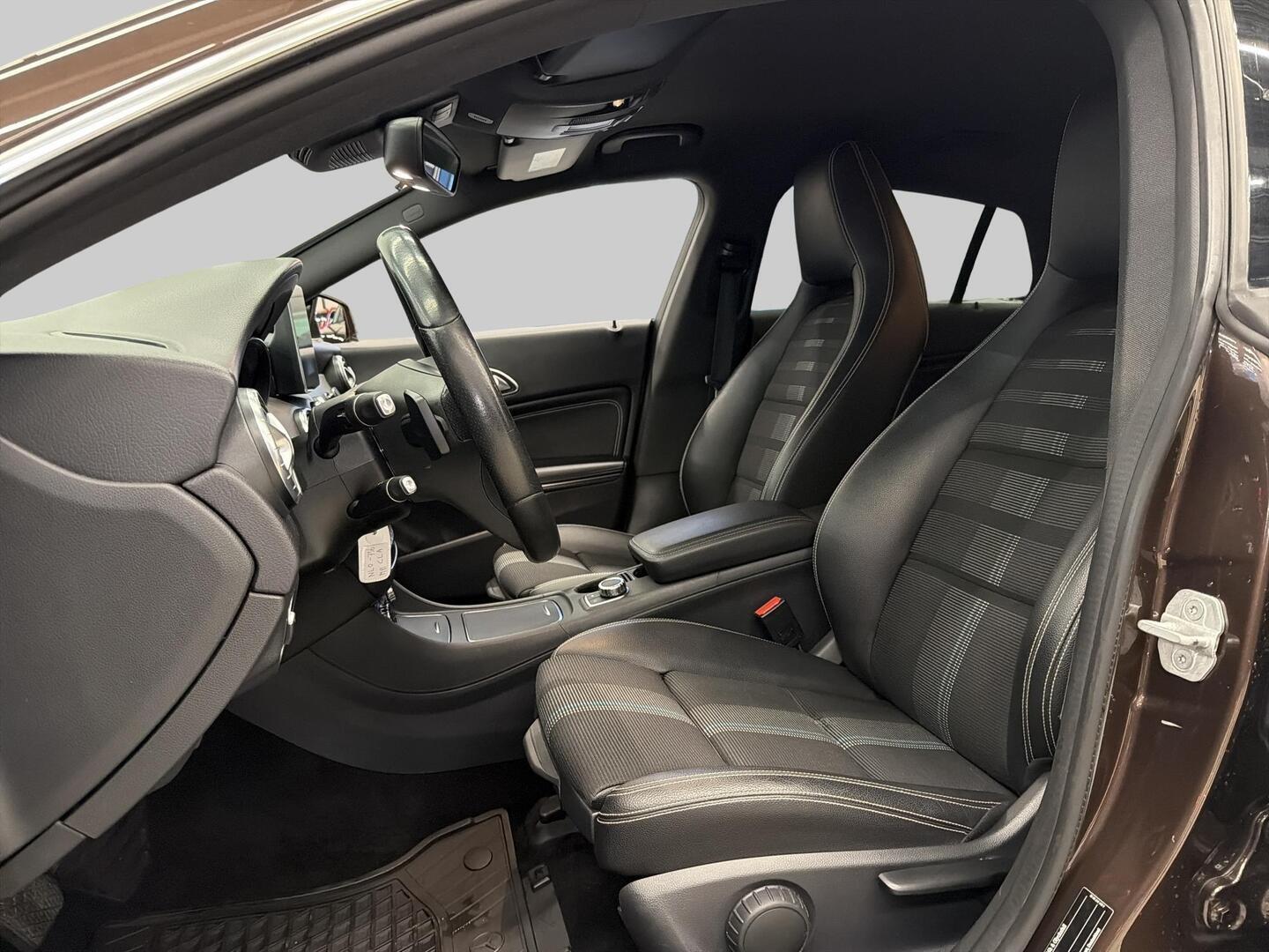 MERCEDES-BENZ CLA 2016