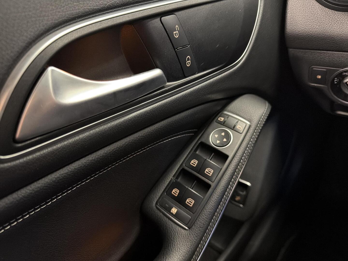 MERCEDES-BENZ CLA 2016