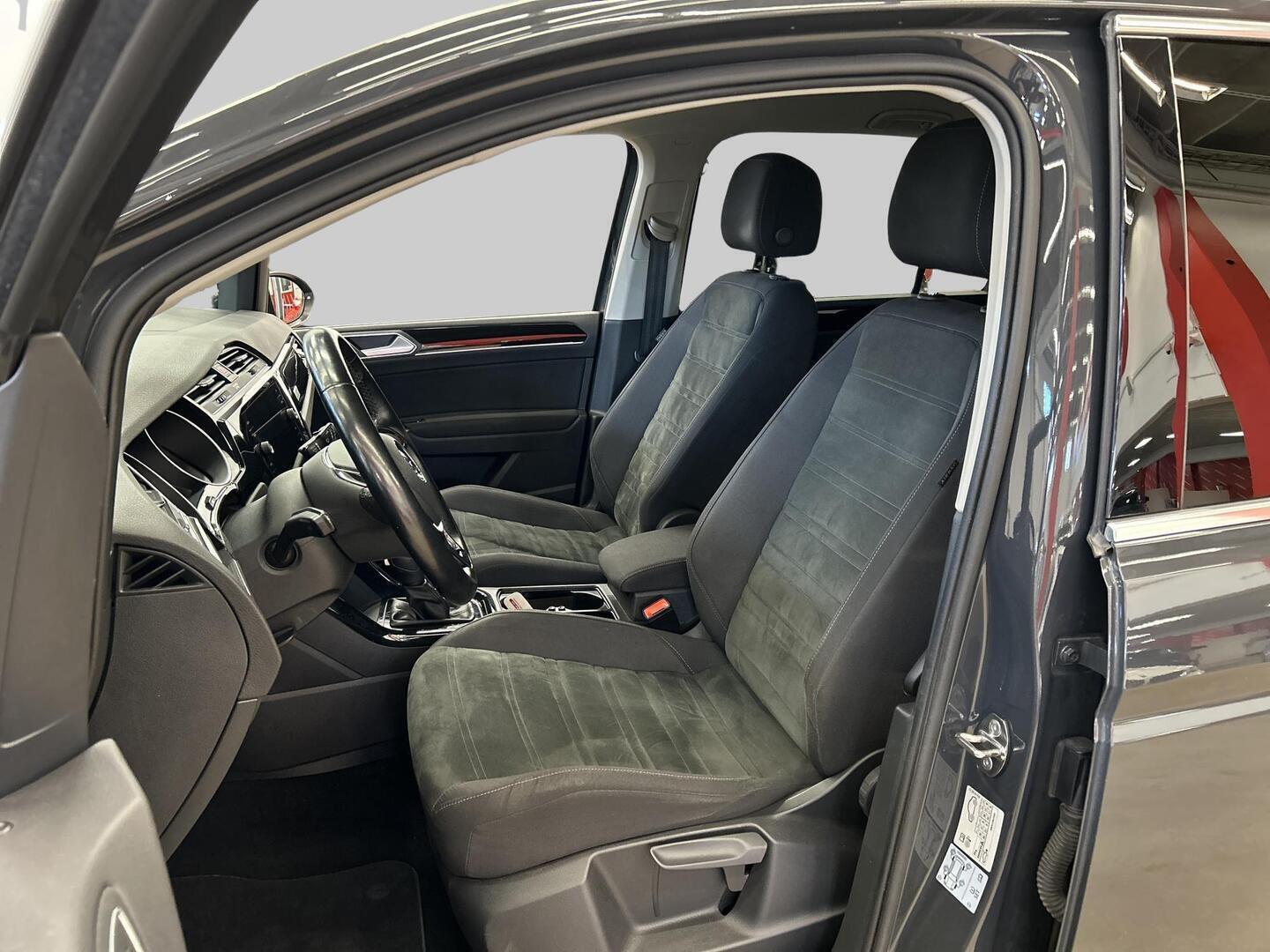 VOLKSWAGEN Touran 2020