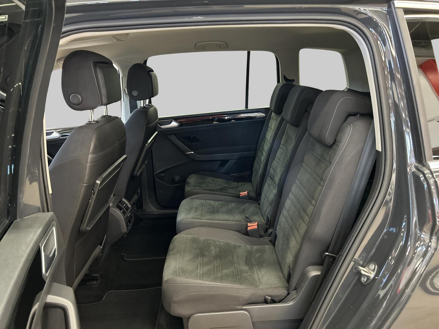 VOLKSWAGEN Touran 2020