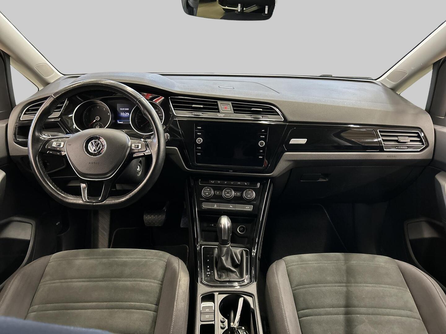 VOLKSWAGEN Touran 2020