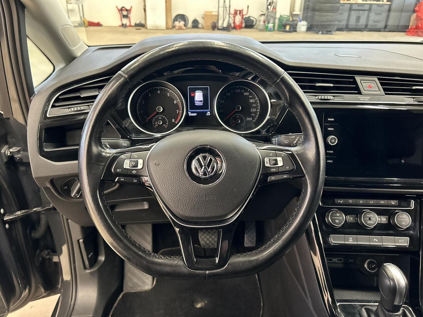 VOLKSWAGEN Touran 2020