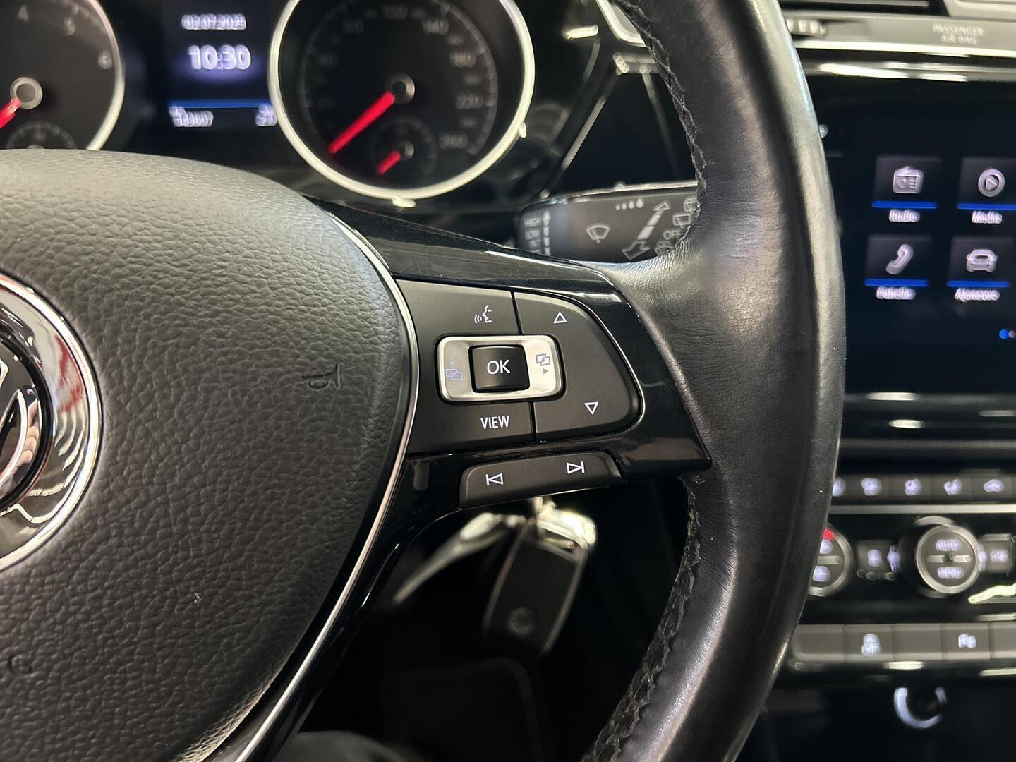 VOLKSWAGEN Touran 2020