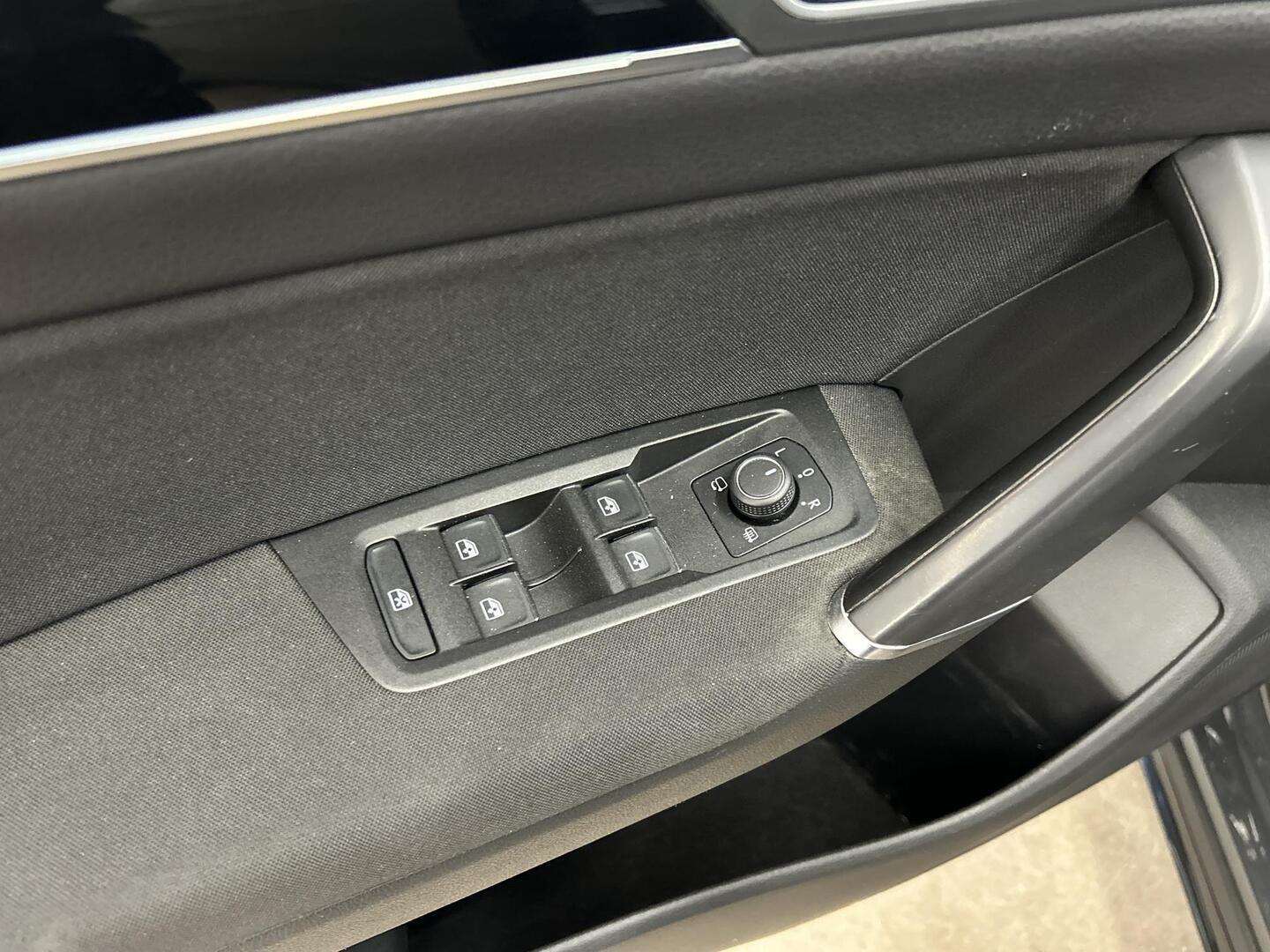 VOLKSWAGEN Touran 2020