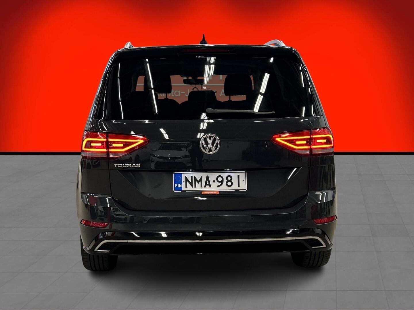 VOLKSWAGEN Touran 2020