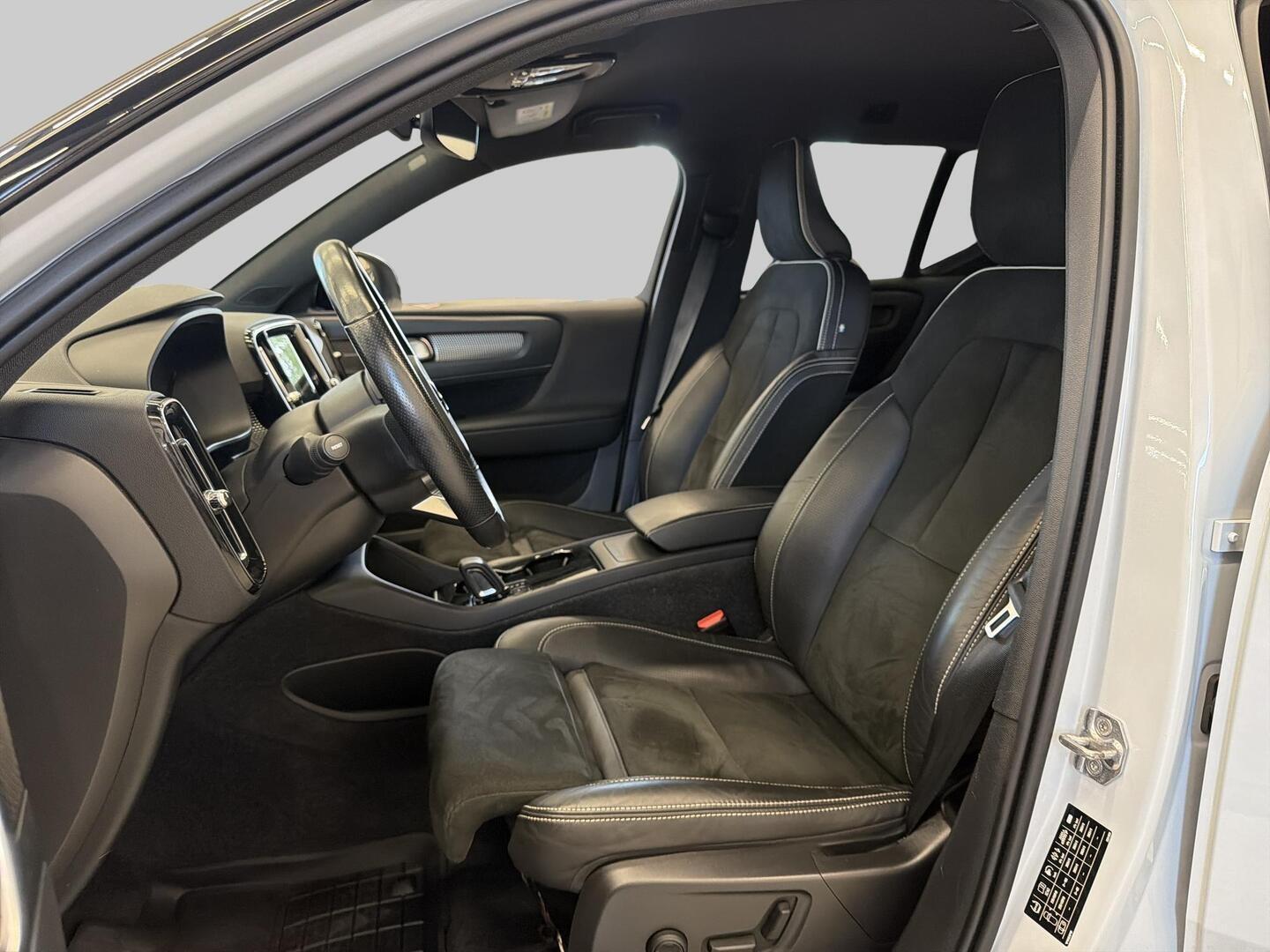 VOLVO XC40 2021