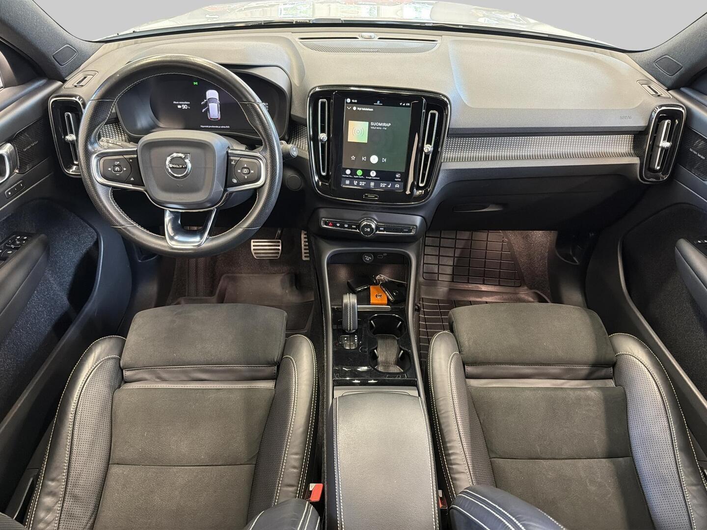 VOLVO XC40 2021