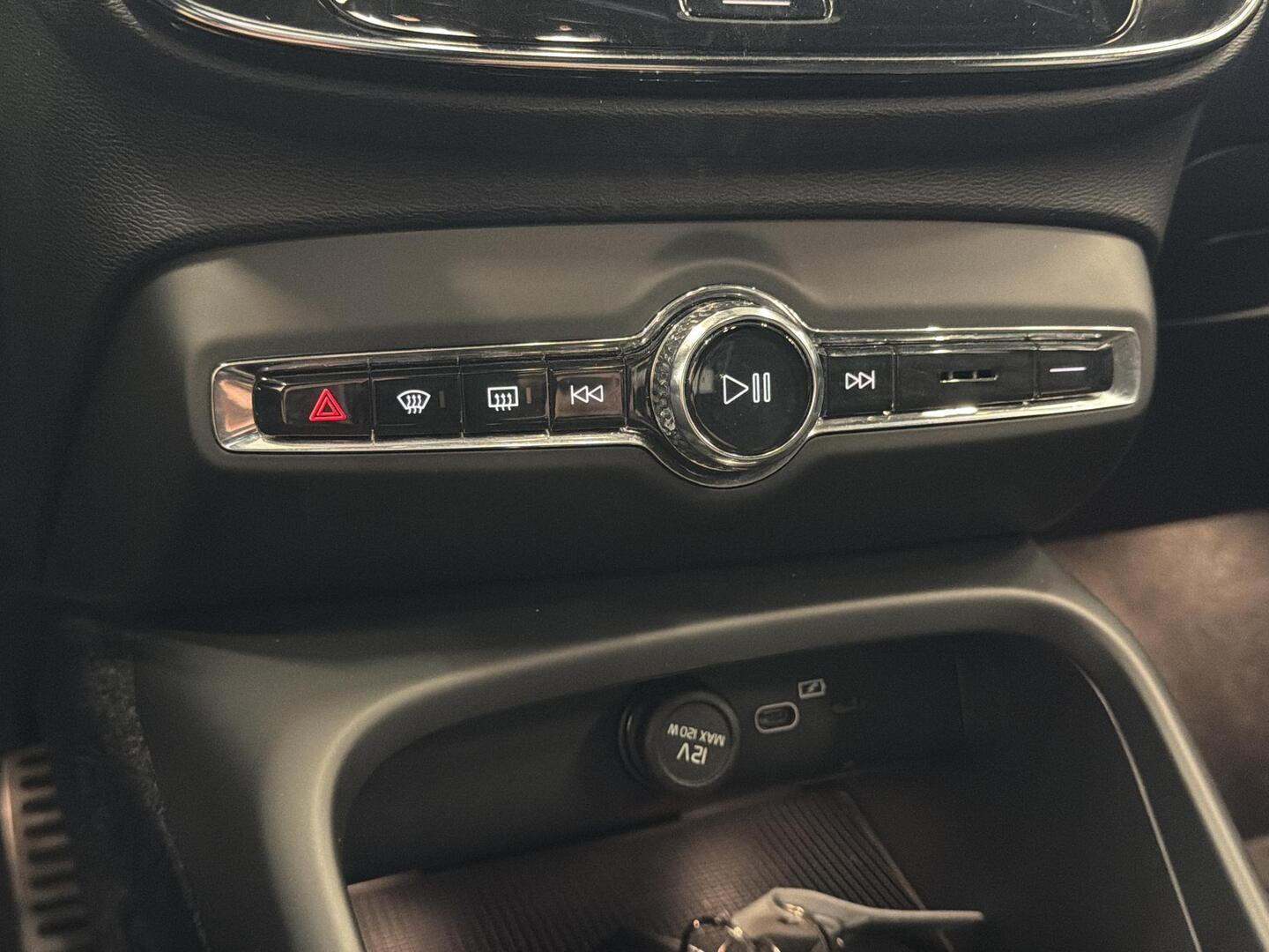 VOLVO XC40 2021