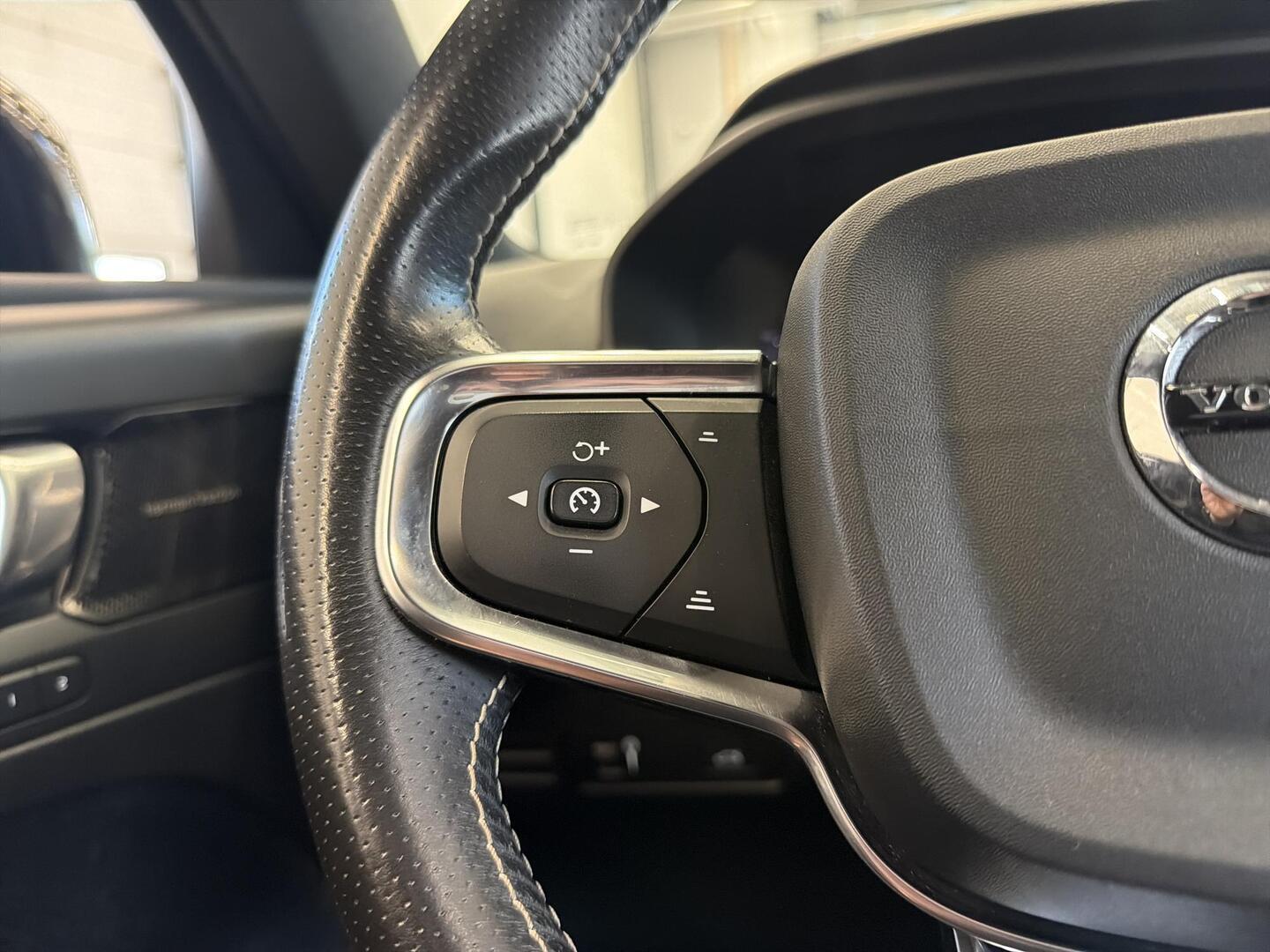 VOLVO XC40 2021