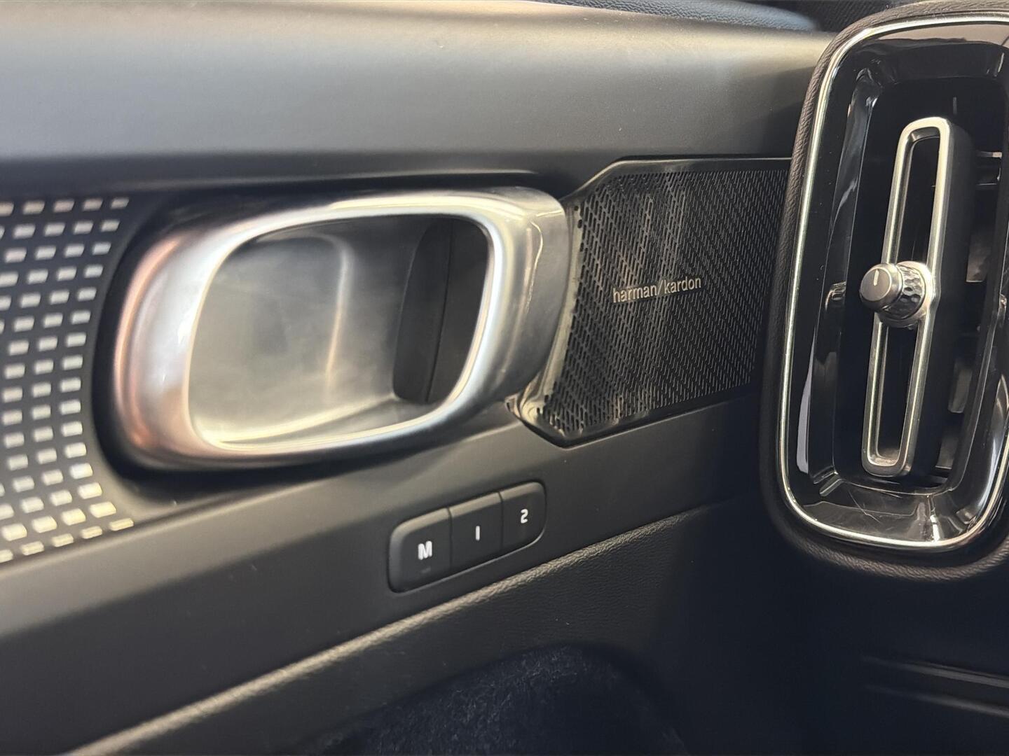 VOLVO XC40 2021