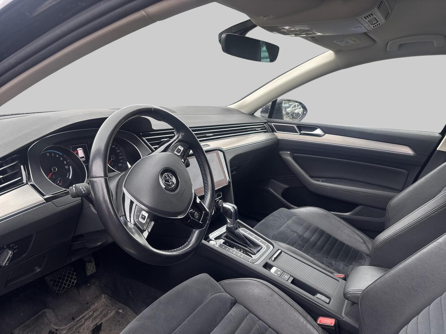 VOLKSWAGEN Passat 2018