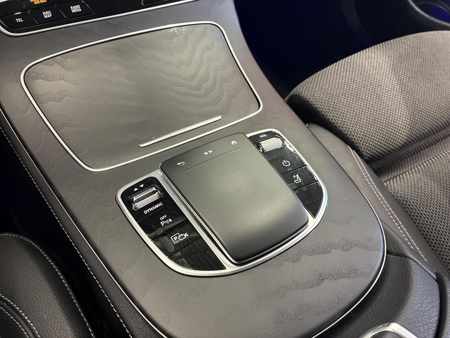 MERCEDES-BENZ E 2022