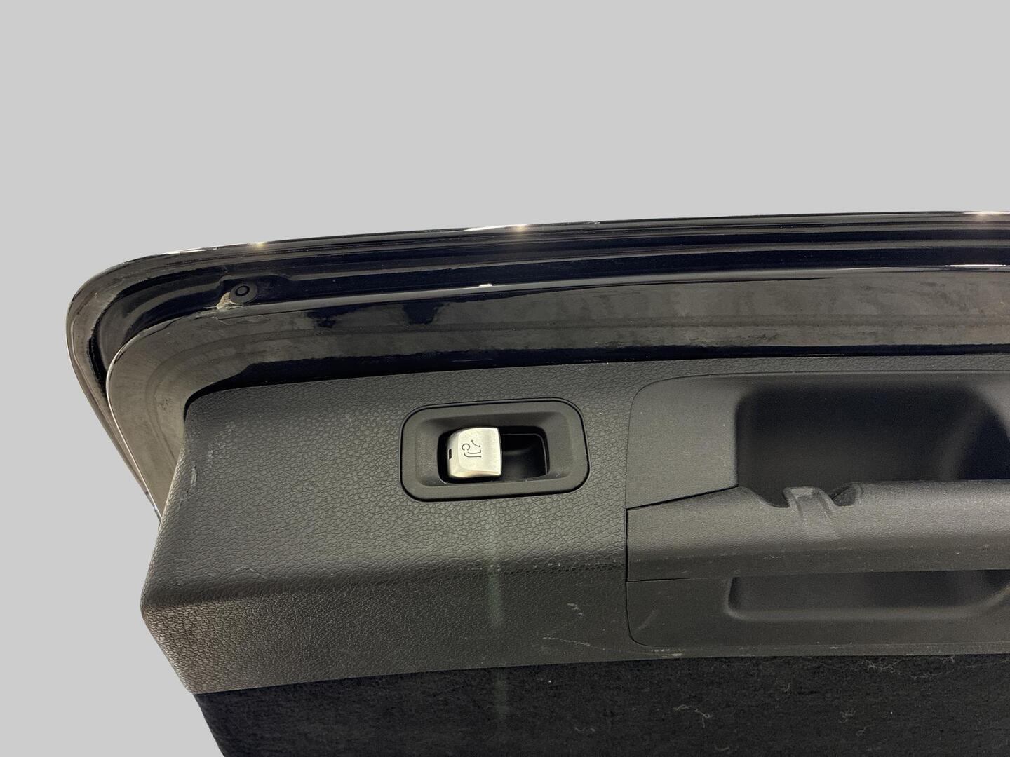 MERCEDES-BENZ E 2022