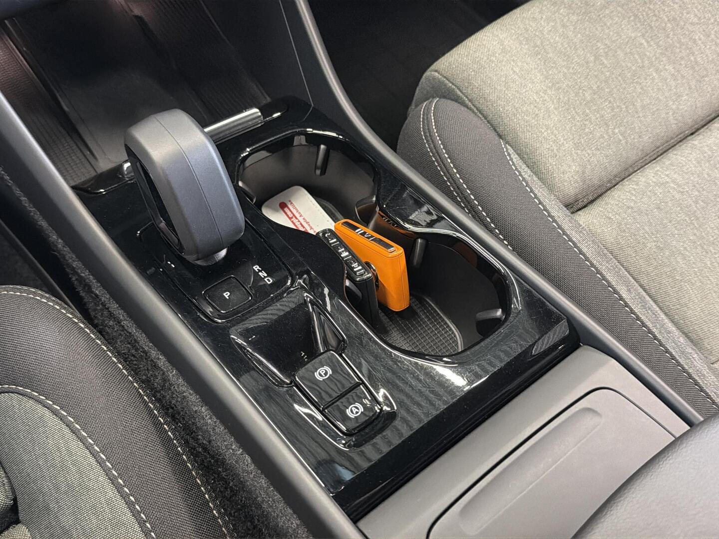 VOLVO XC40 2024