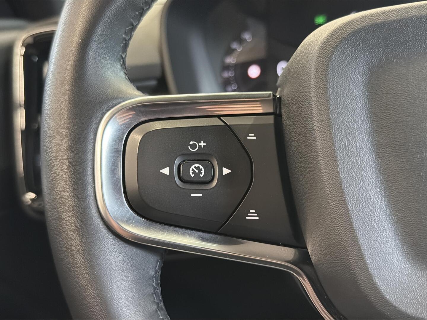 VOLVO XC40 2024