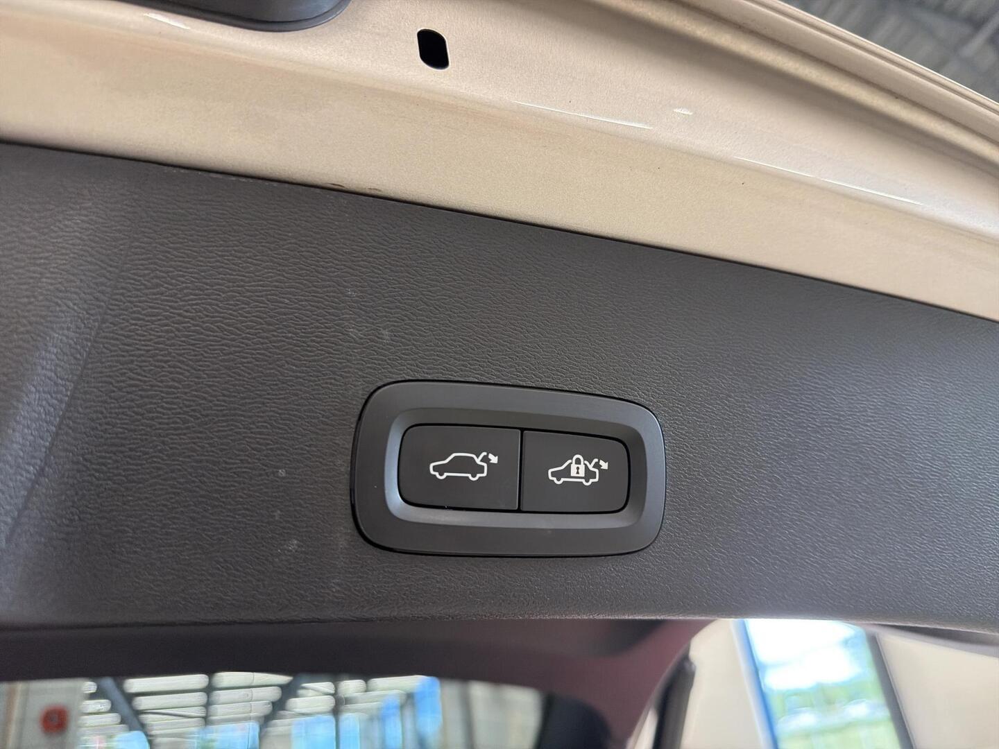 VOLVO XC40 2024