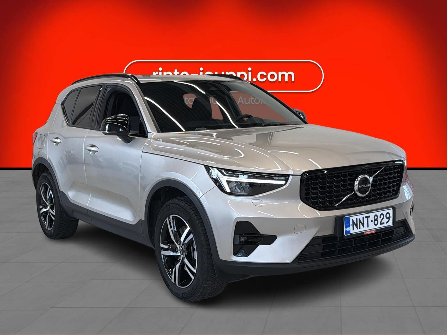VOLVO XC40 2024