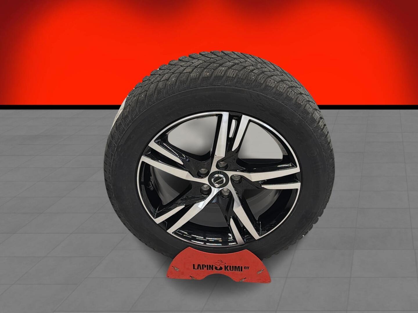 VOLVO XC40 2024