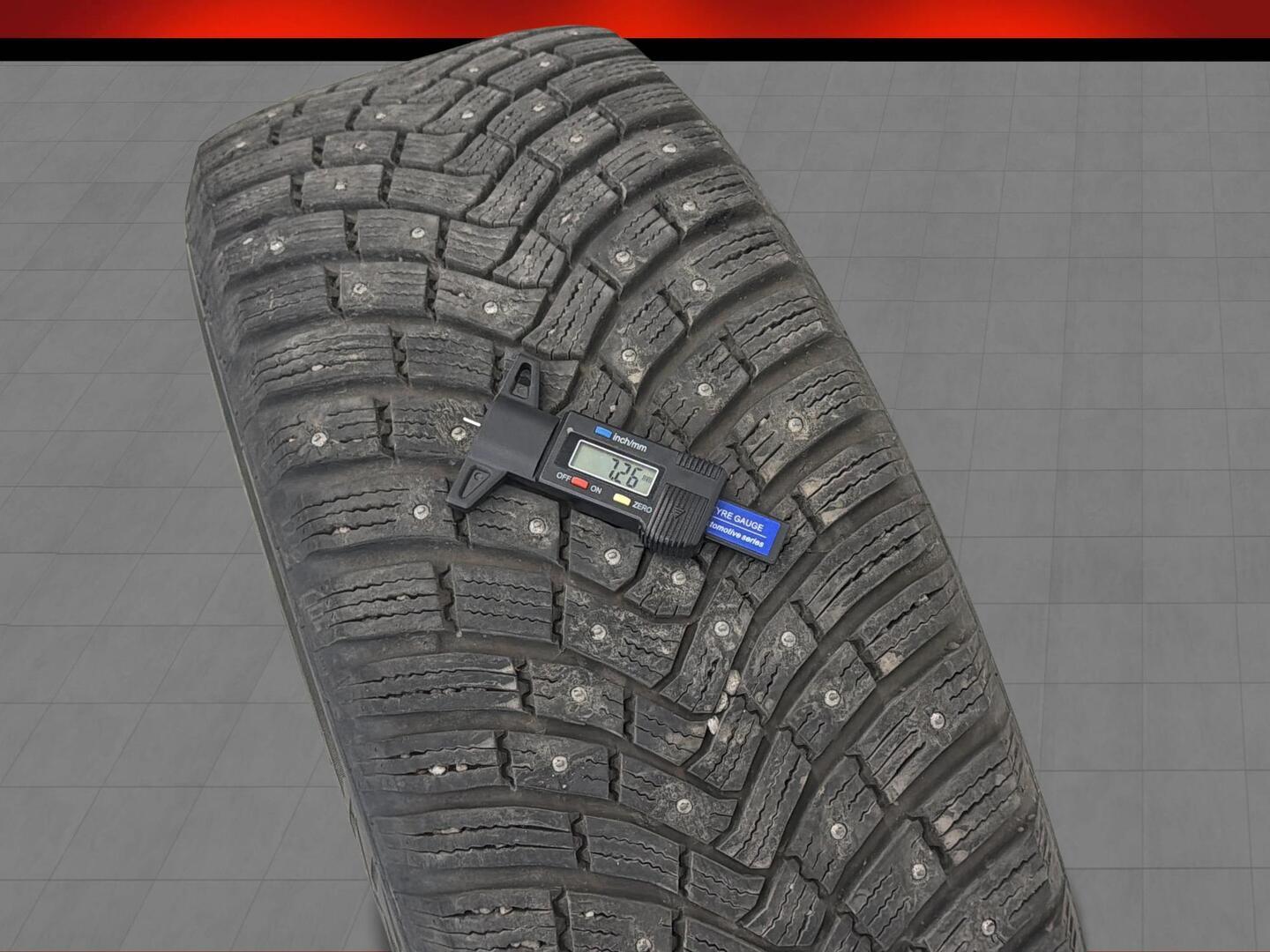 VOLVO XC40 2024