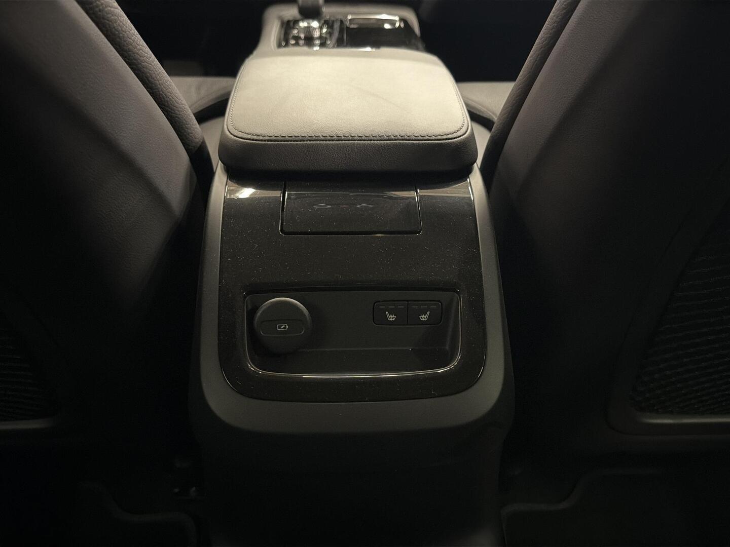 VOLVO V90 2025