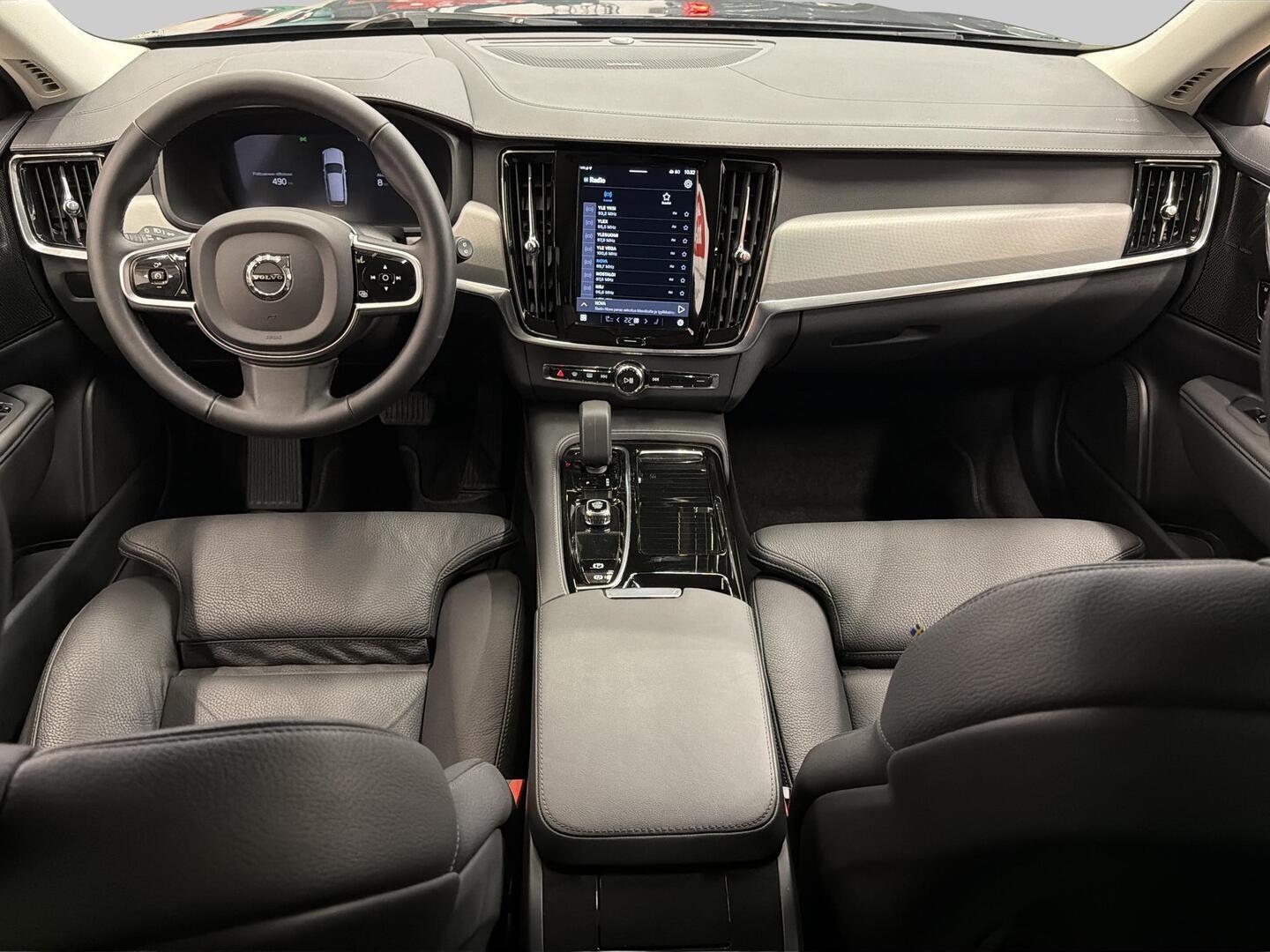VOLVO V90 2025