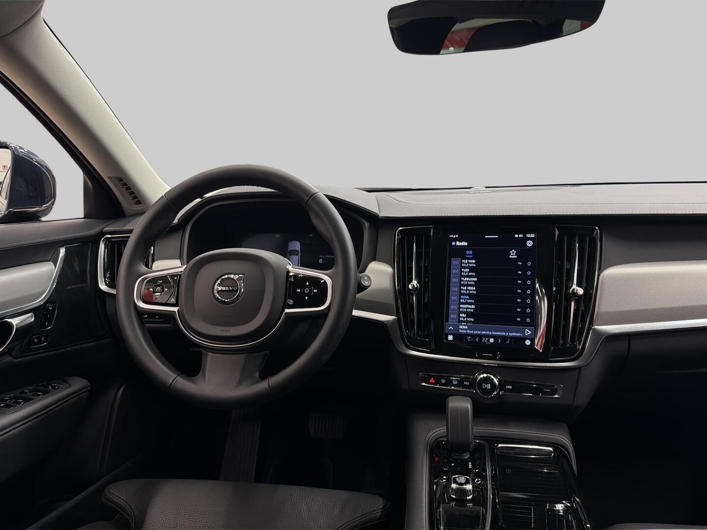 VOLVO V90 2025