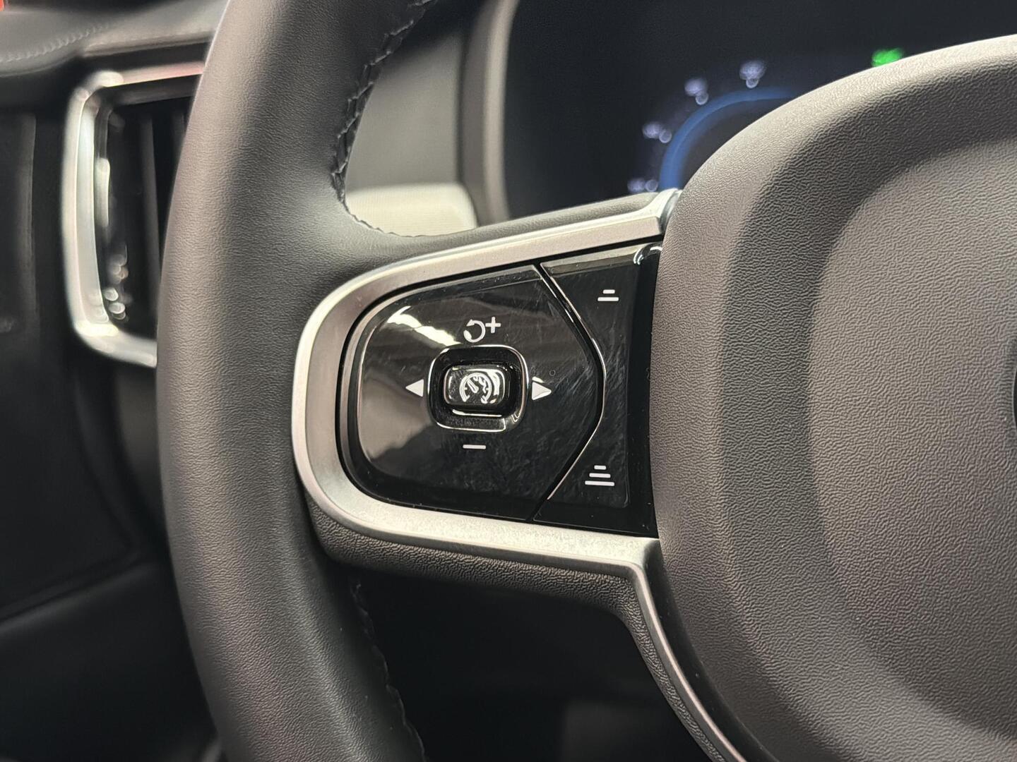 VOLVO V90 2025