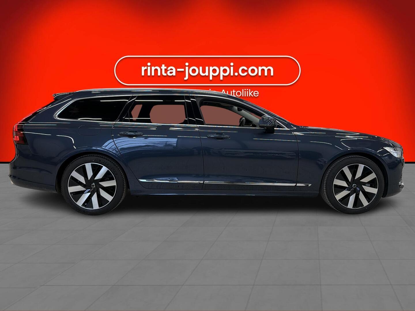 VOLVO V90 2025