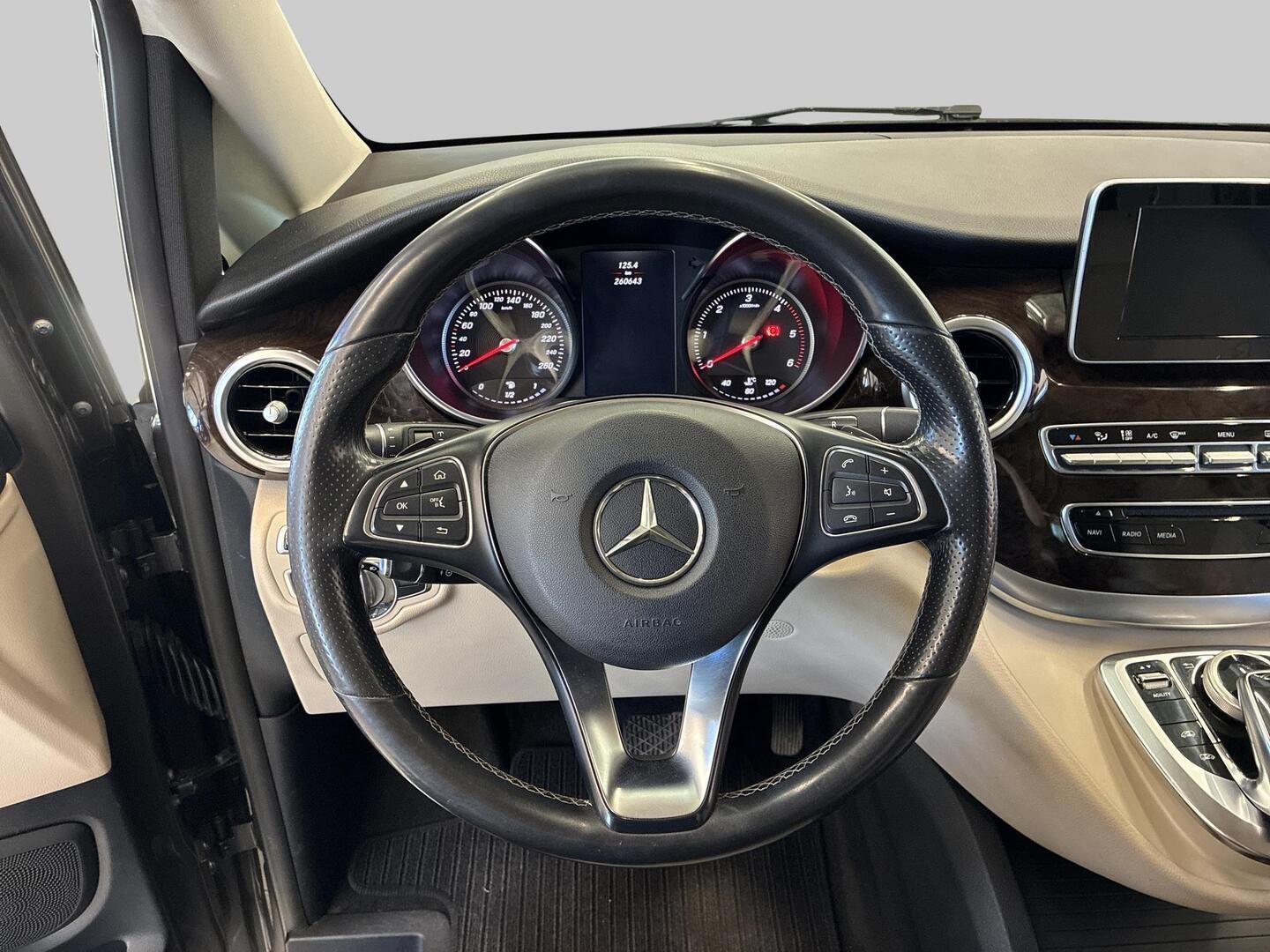 MERCEDES-BENZ V 2015