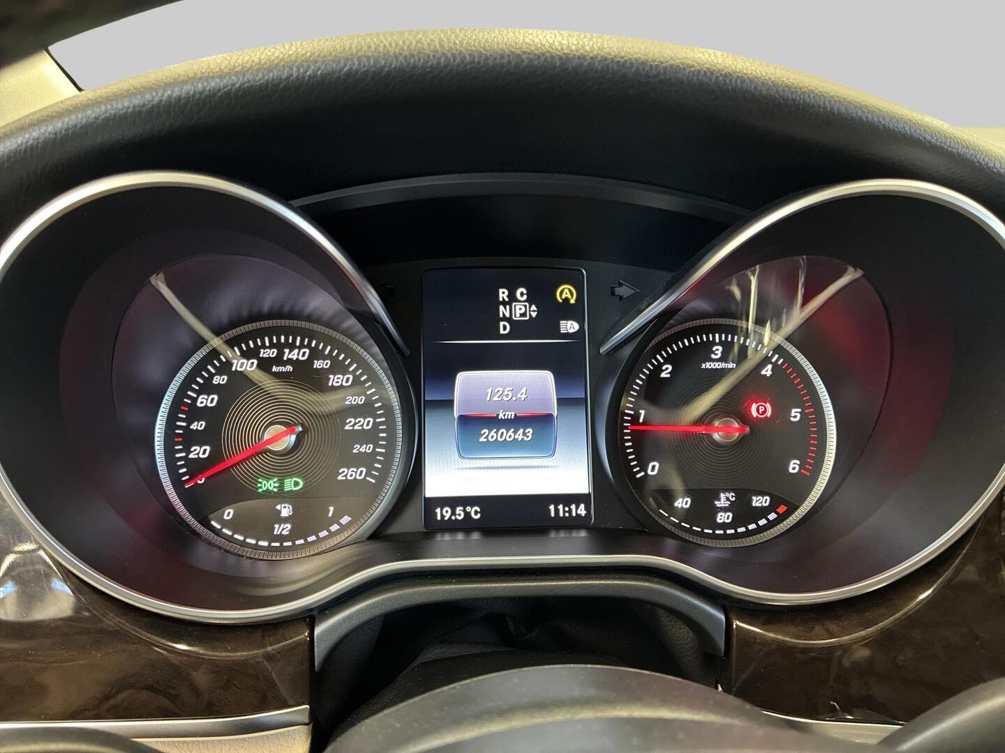MERCEDES-BENZ V 2015