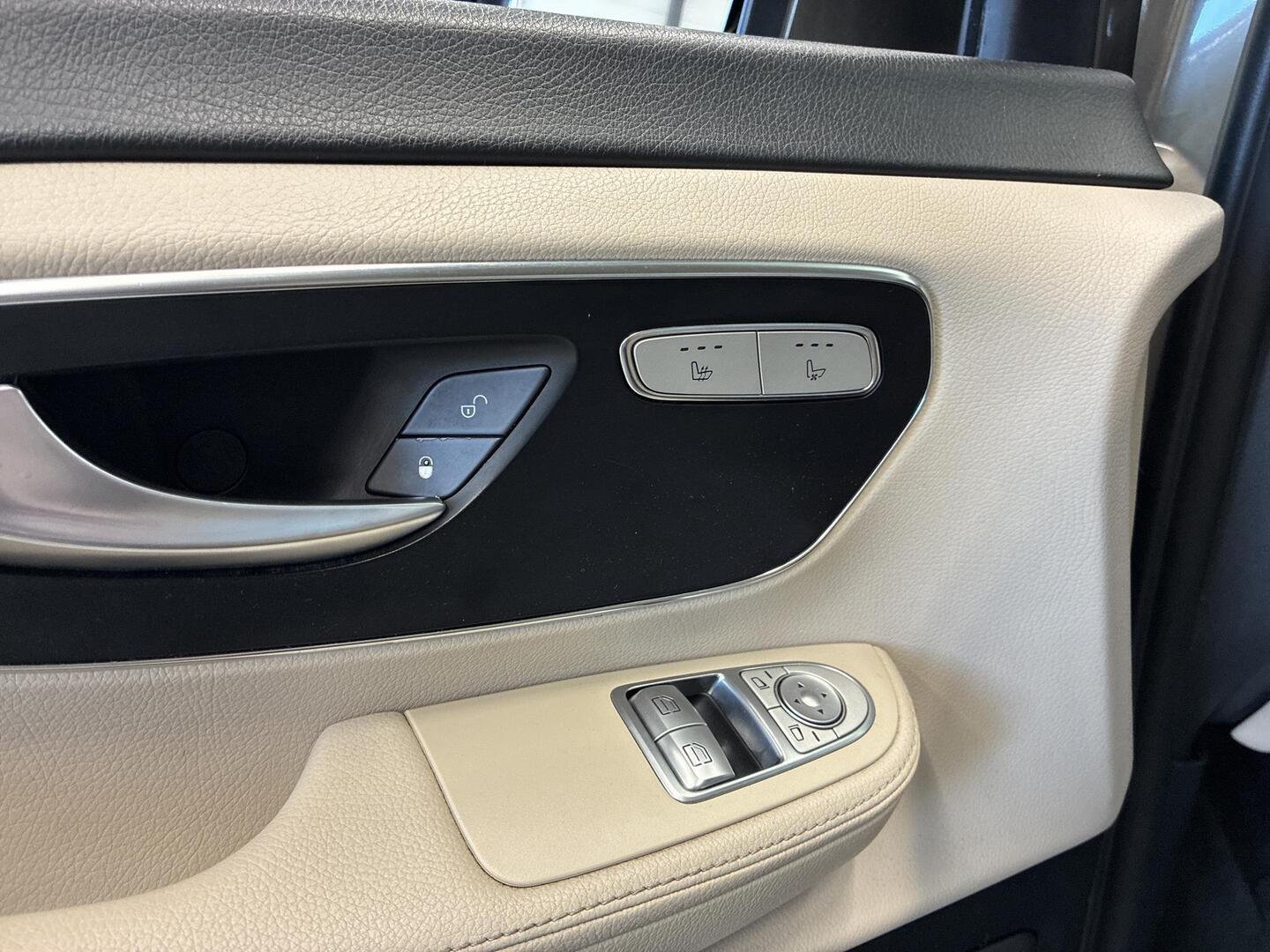 MERCEDES-BENZ V 2015