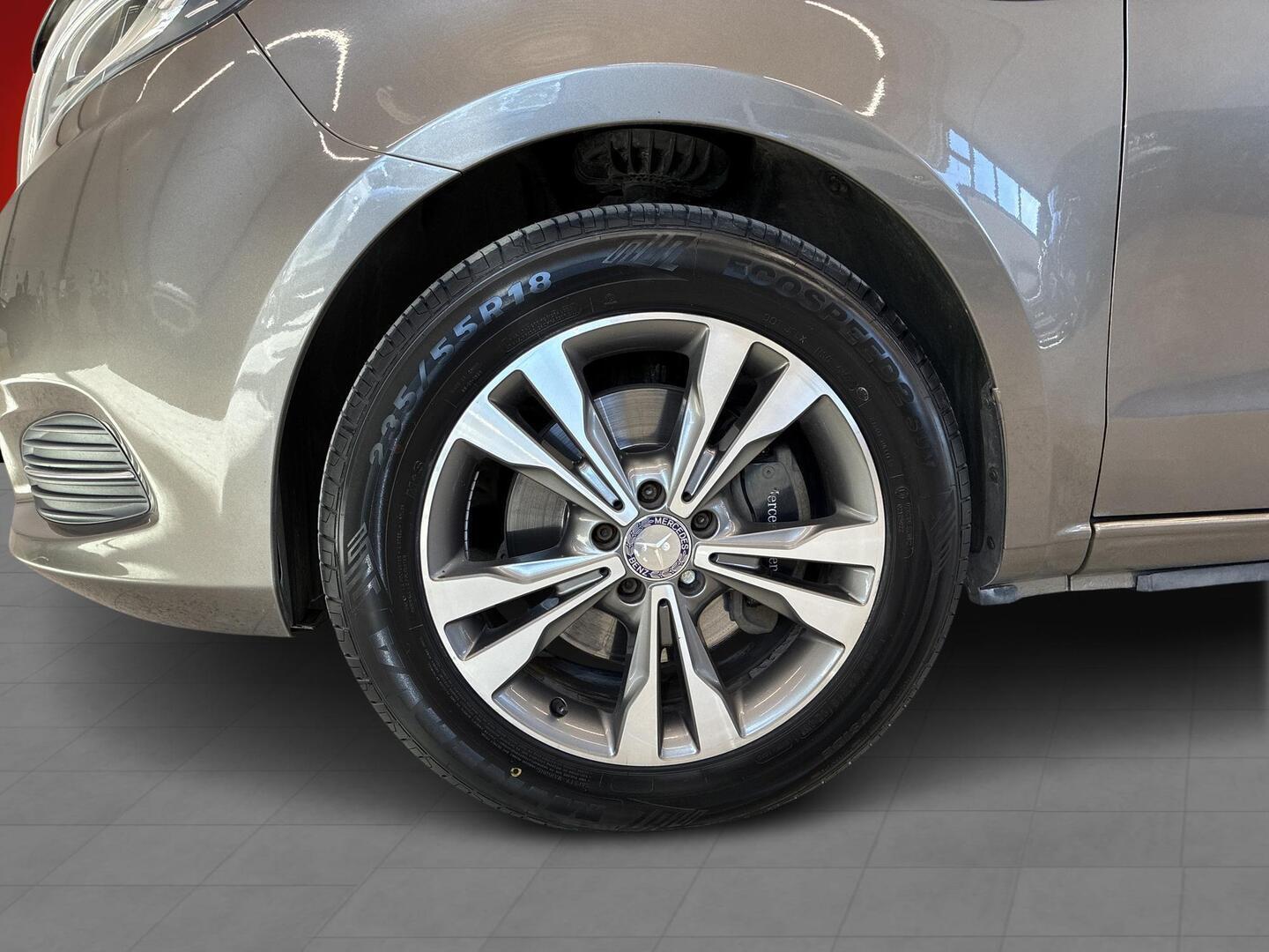 MERCEDES-BENZ V 2015