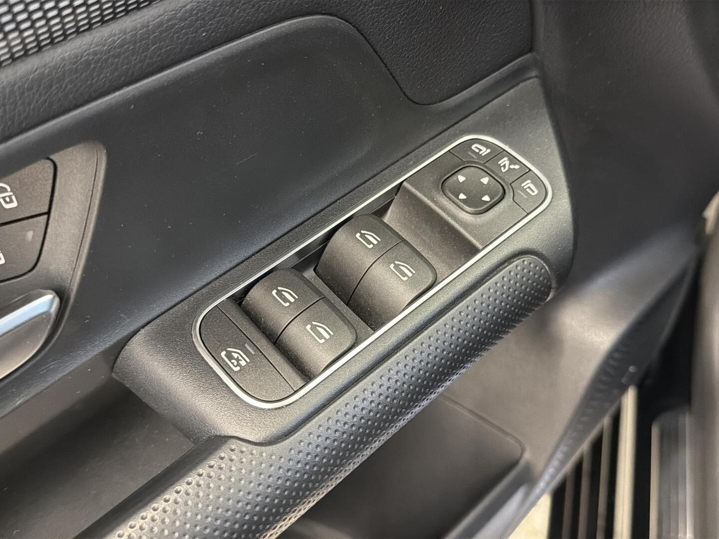 MERCEDES-BENZ B 2021