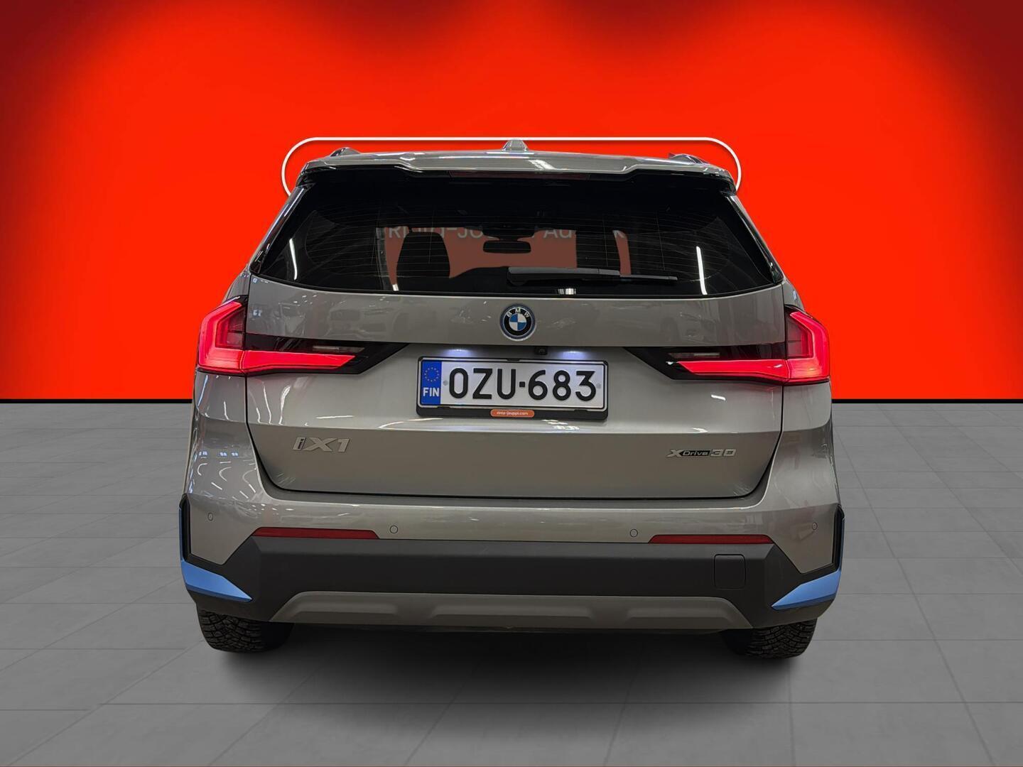 BMW IX1 2023