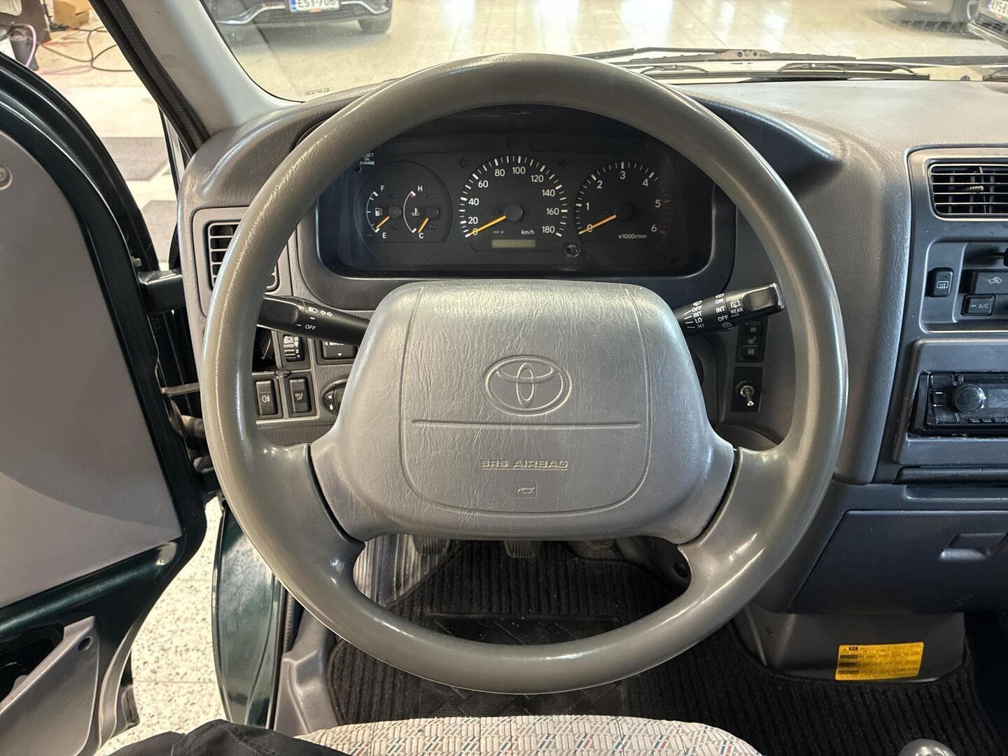 TOYOTA Hiace 2005