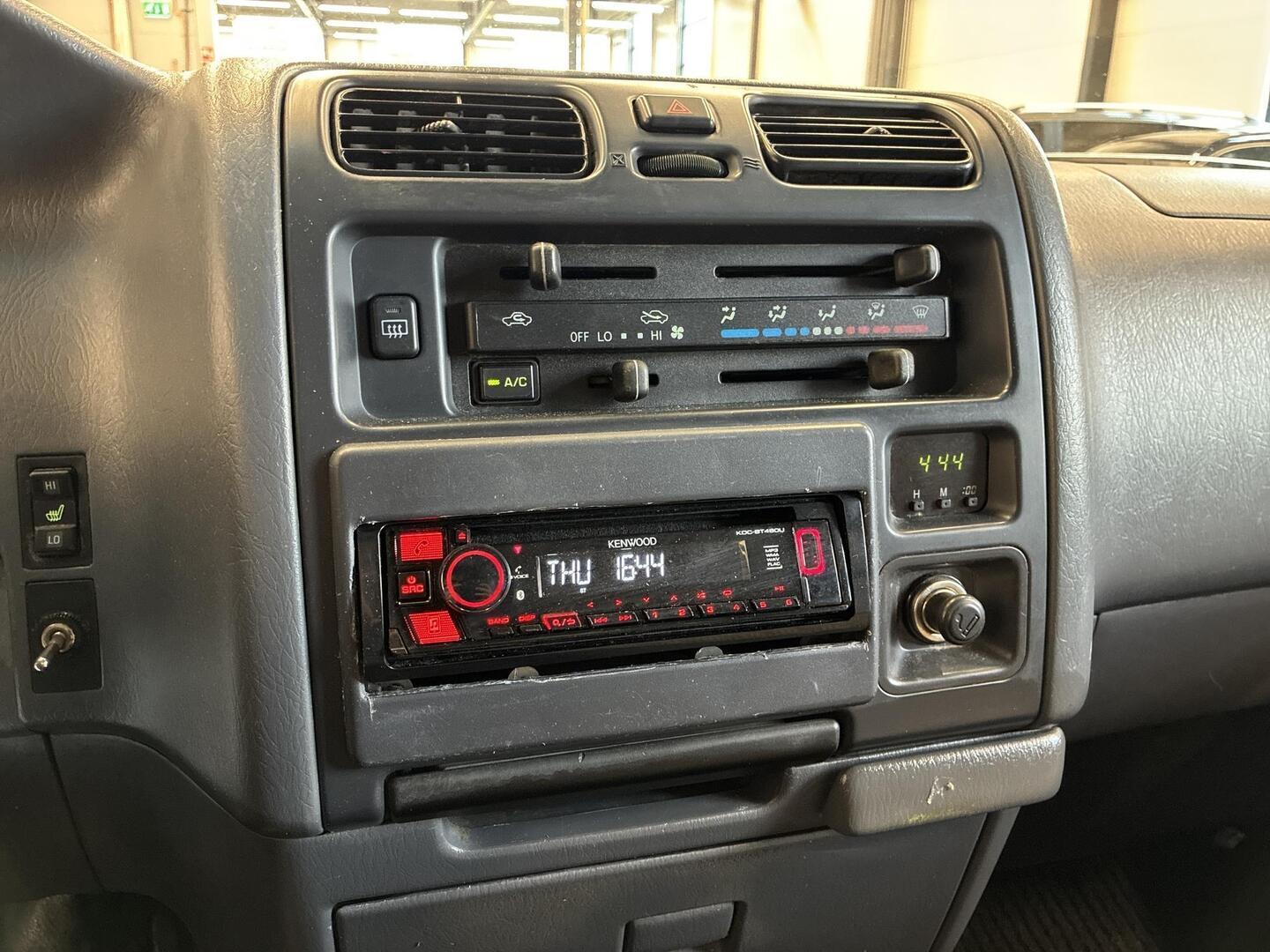 TOYOTA Hiace 2005