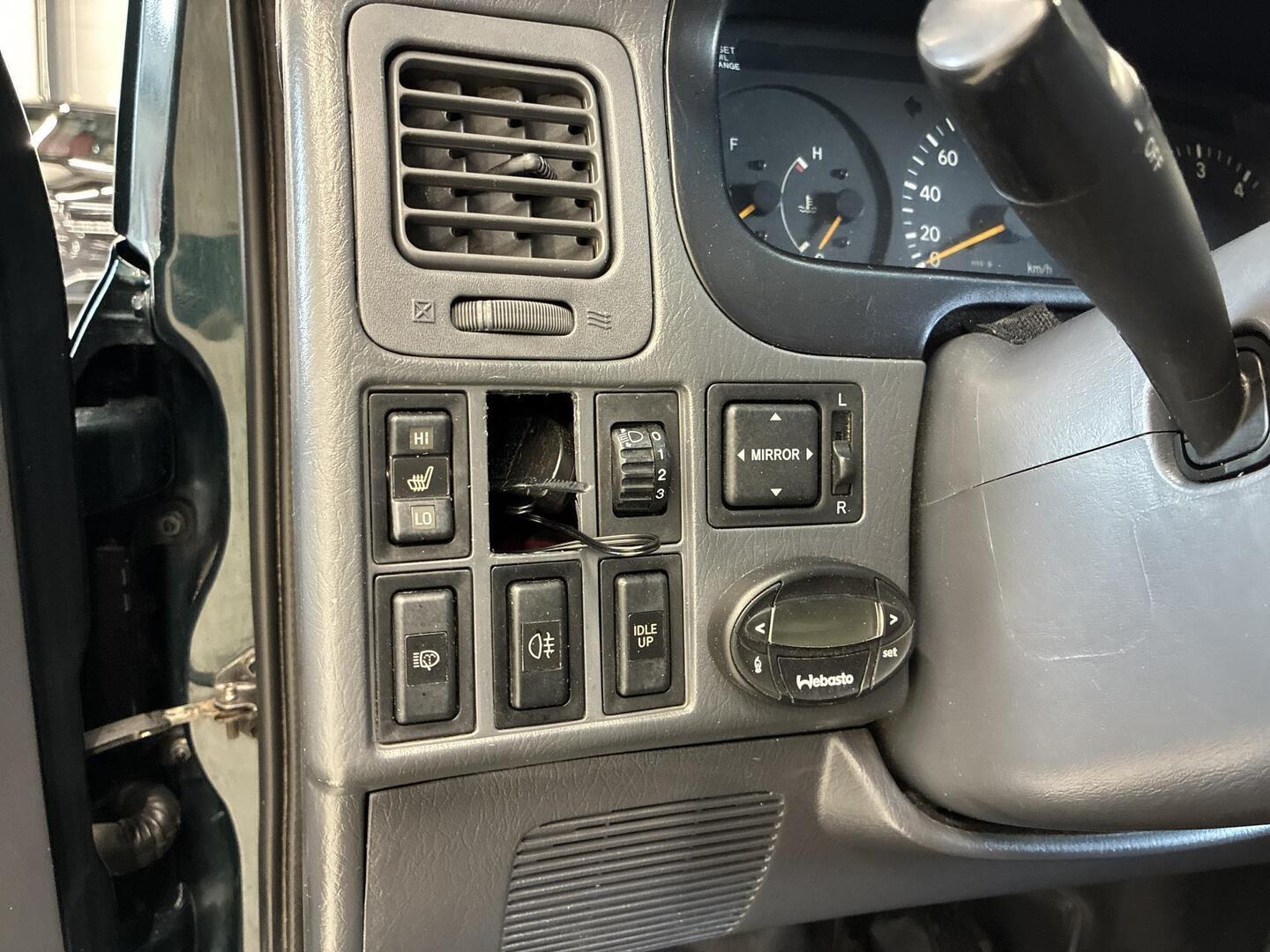 TOYOTA Hiace 2005