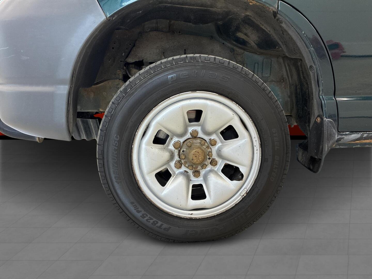 TOYOTA Hiace 2005