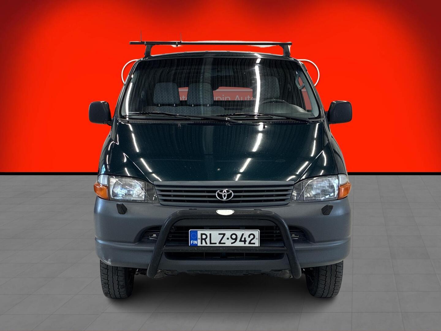 TOYOTA Hiace 2005