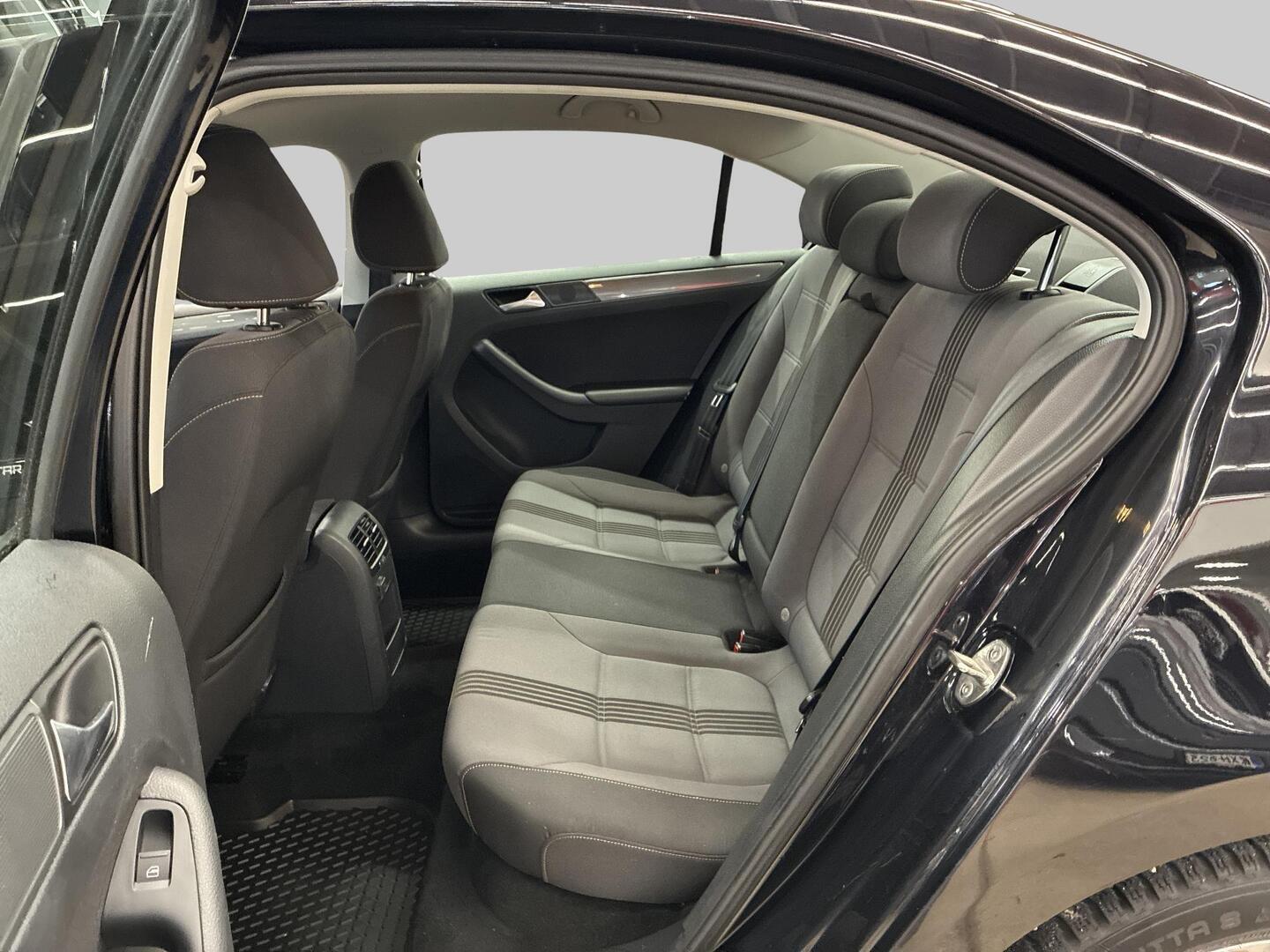 VOLKSWAGEN Jetta 2016