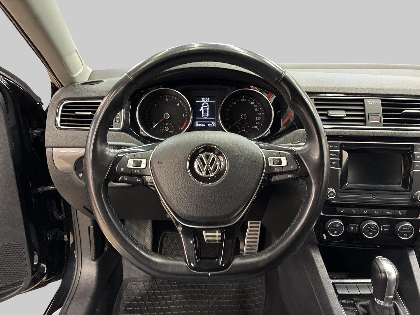 VOLKSWAGEN Jetta 2016