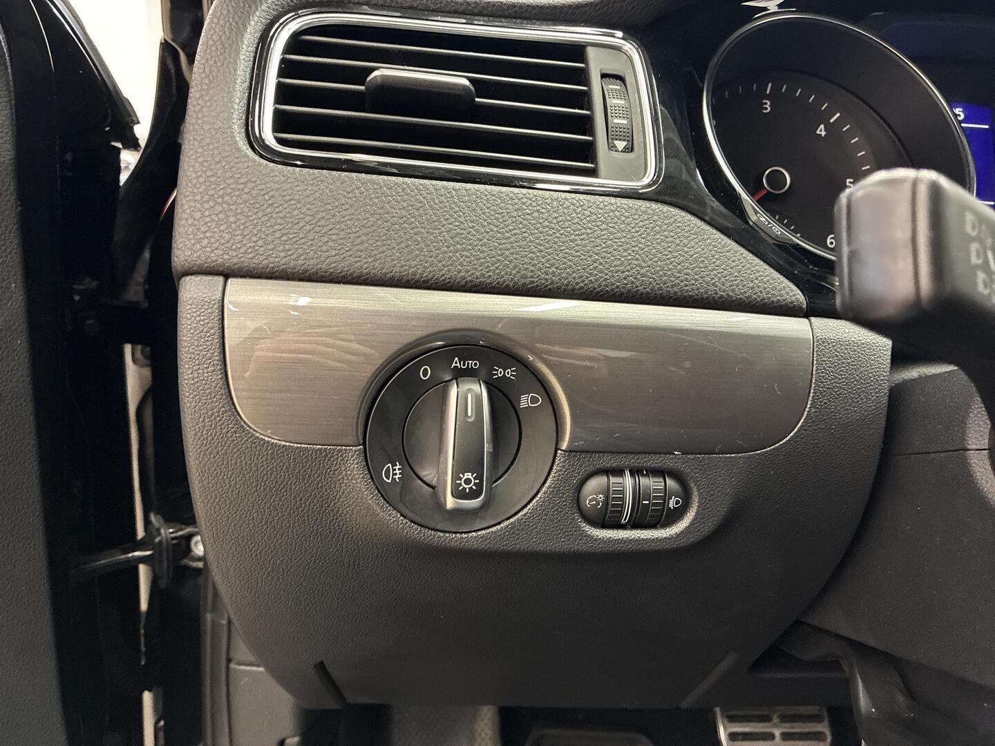 VOLKSWAGEN Jetta 2016