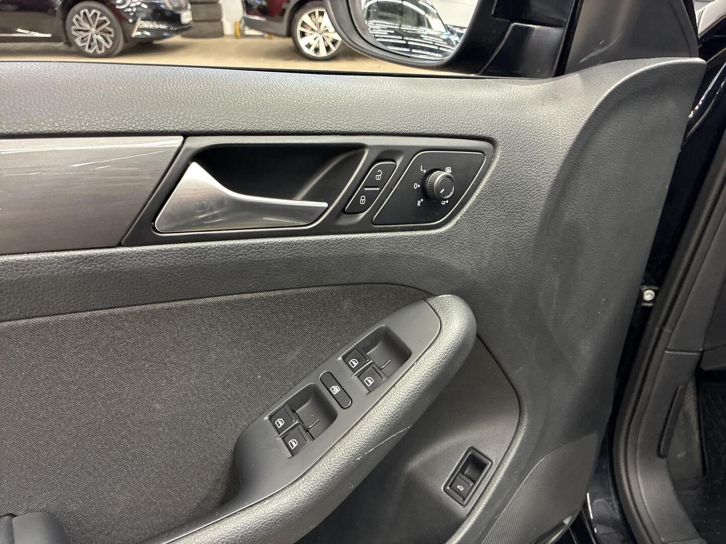 VOLKSWAGEN Jetta 2016