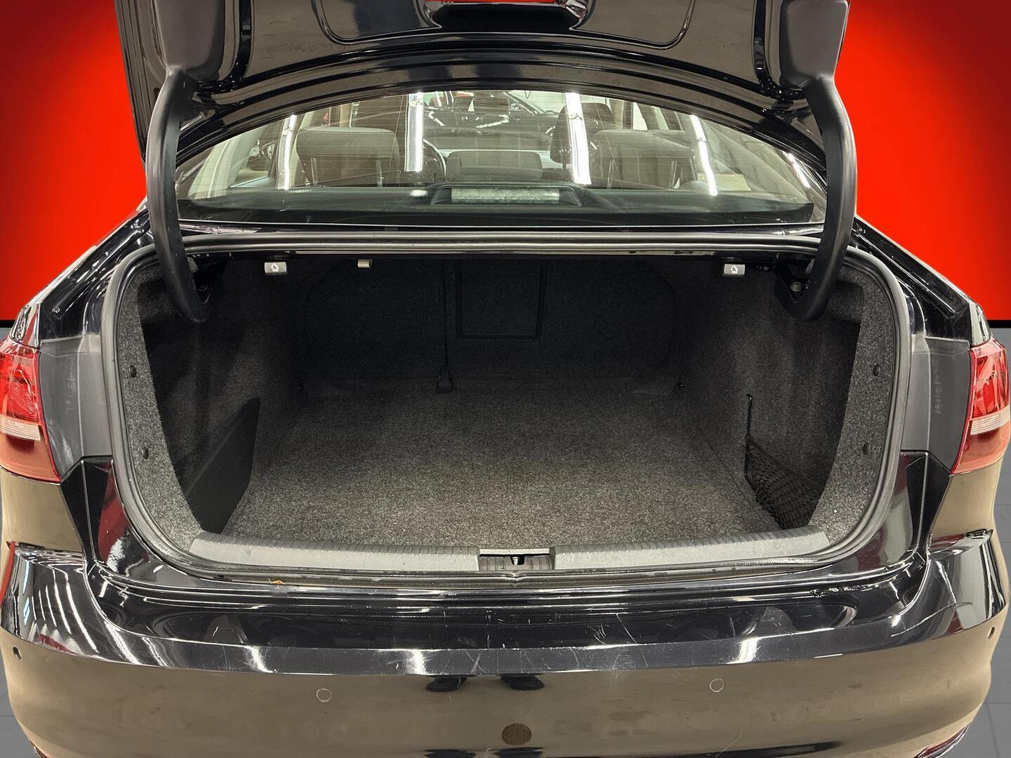 VOLKSWAGEN Jetta 2016