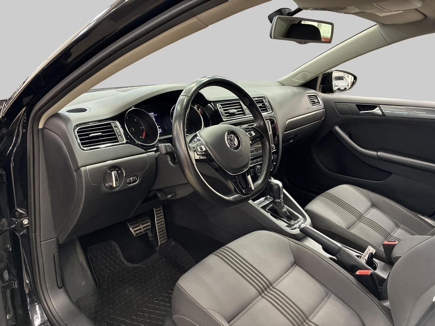 VOLKSWAGEN Jetta 2016