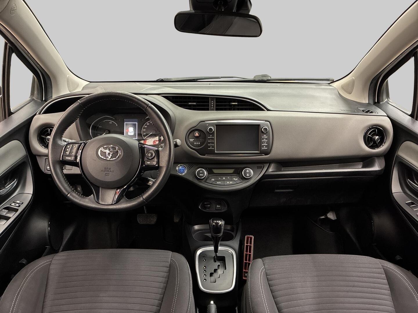 TOYOTA Yaris 2017